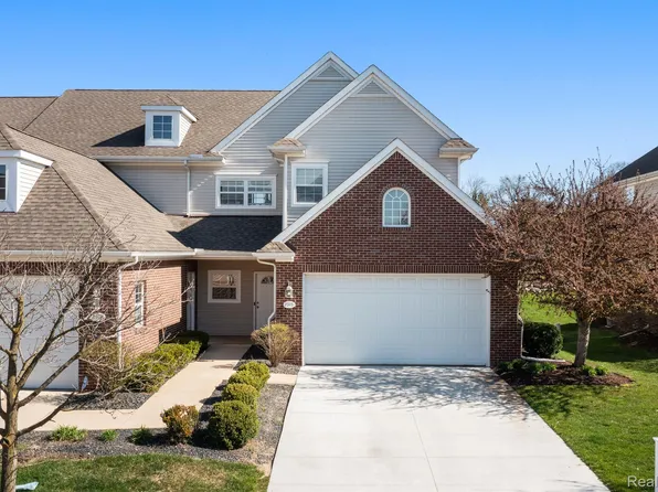 2915 N Knightsbridge Cir, Ann Arbor, MI 48105