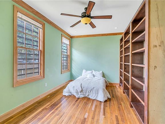 2nd image of 2323 Robert St