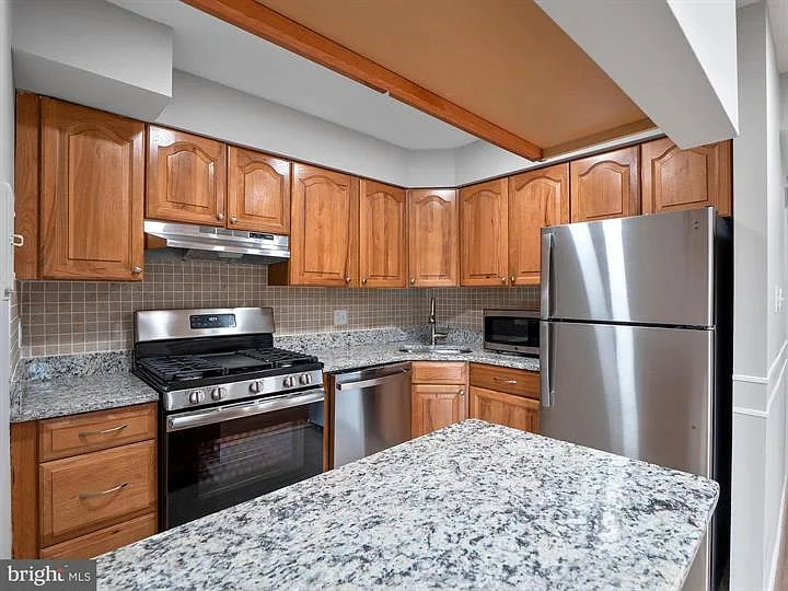 2 bed, 925 sqft, $2,750 — Photo 1