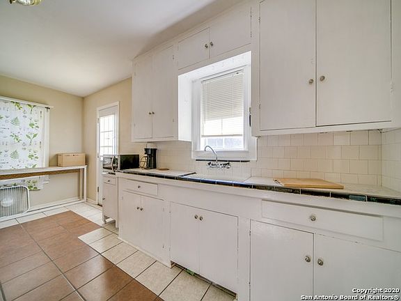 5th image of 340 Donaldson Ave Unit 2