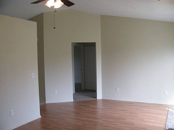 4th image of 310 N Granada Dr