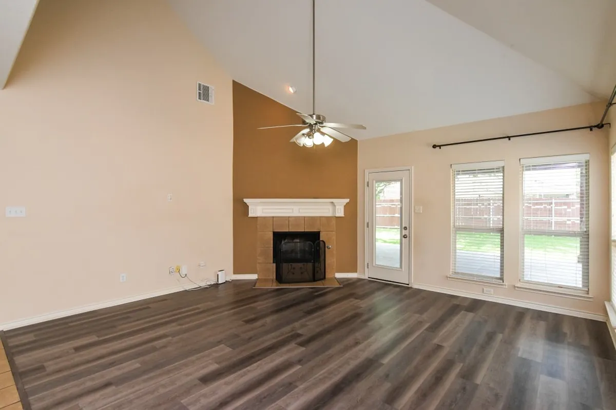 Building Photo - 8305 Loma Alta Trl