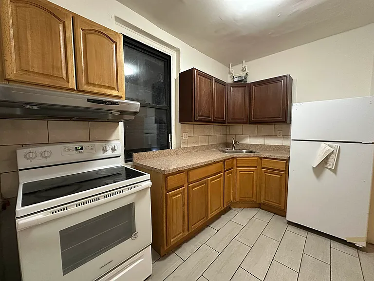 21-67 33rd St #5G — Photo 9