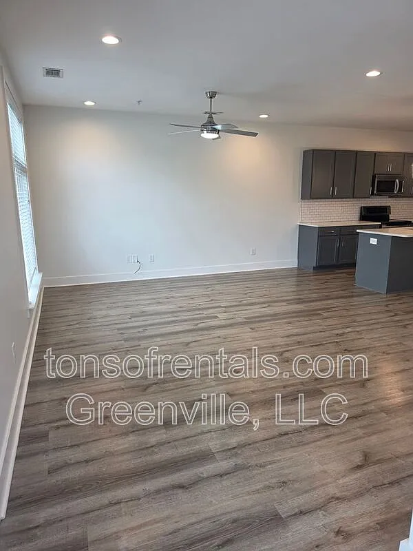 2 bed, 2.0 bath, 1200 sqft, $1,800 — Photo 4