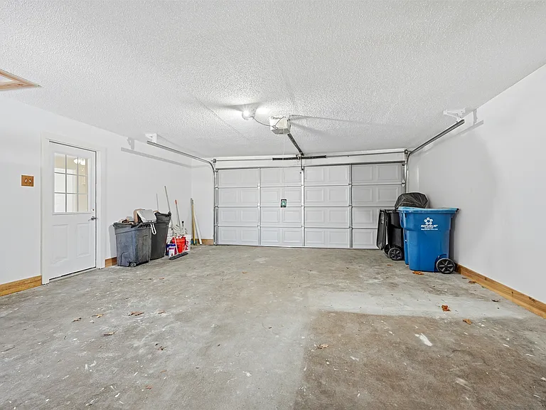 2611 Easy St — Photo 37