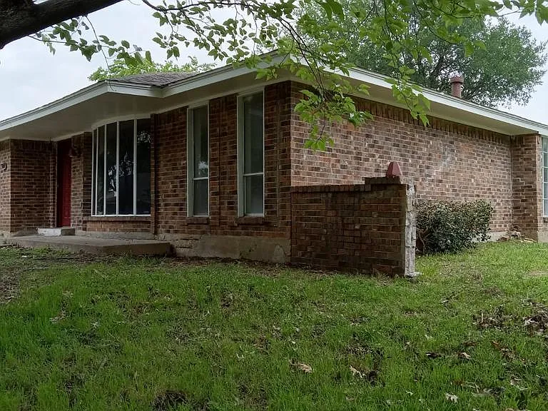 1140 Shadywood Ln — Photo 47