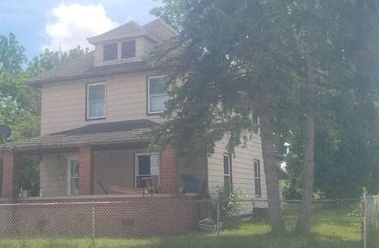 2nd image of 701 E 4th St