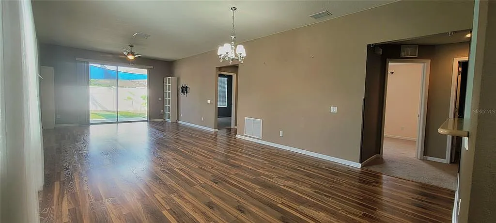3 bed, 2.0 bath, 1460 sqft, $2,000 — Photo 4