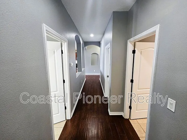 1824 Mira Lago Cir — Photo 27