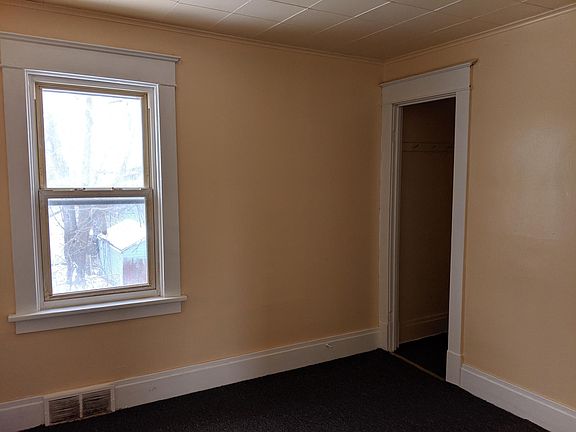 5th image of 439 Shirley Ave