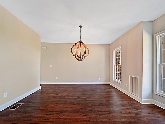 5th image of 8602 Oxford Dr