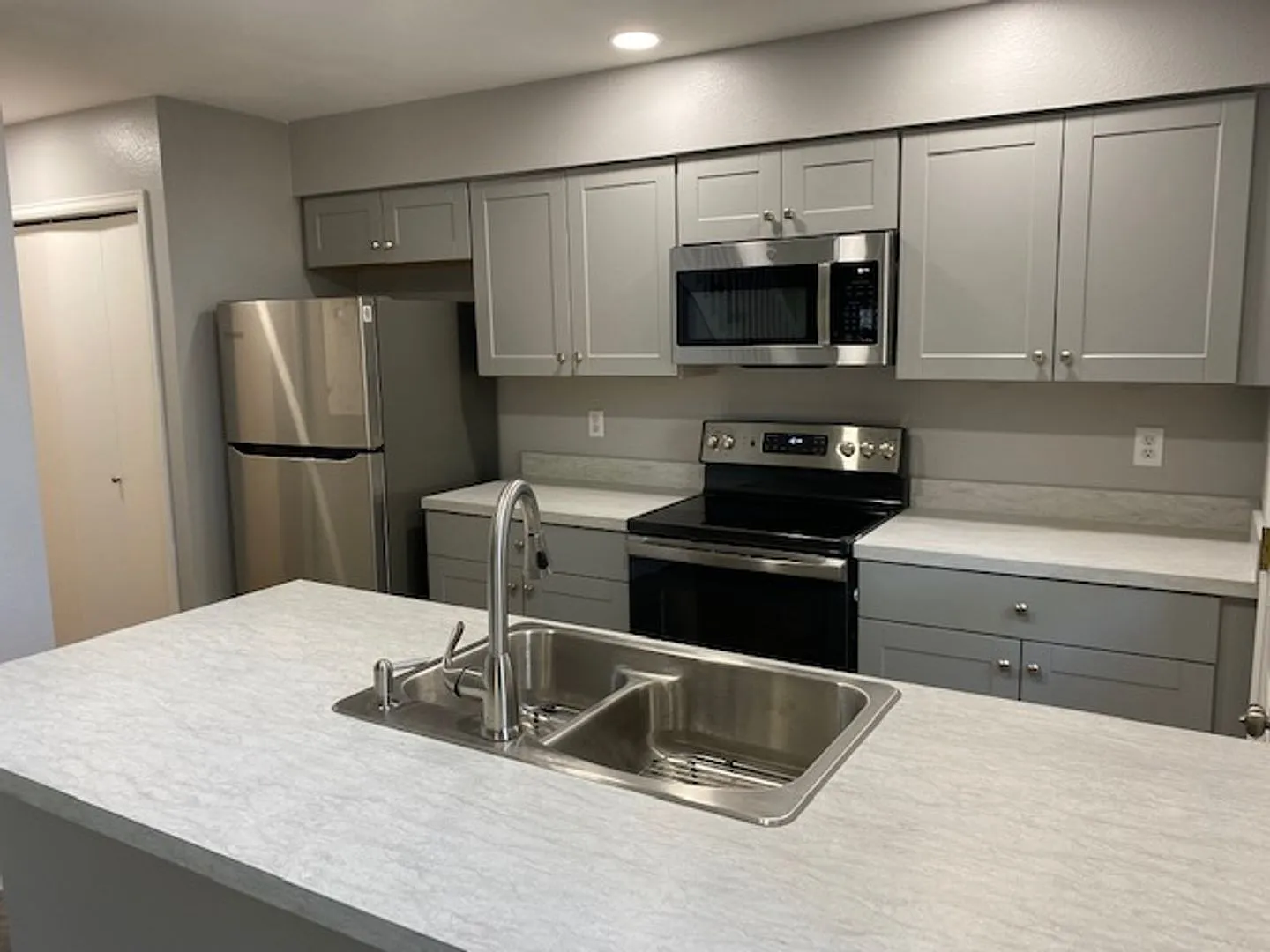 2 Bedroom in Pebble Brook North — Photo 3