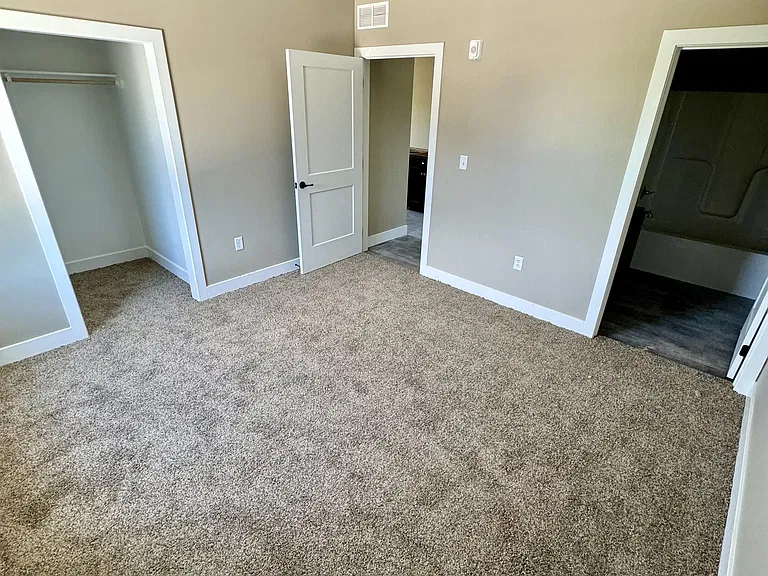 8781 Lexington Ave — Photo 7