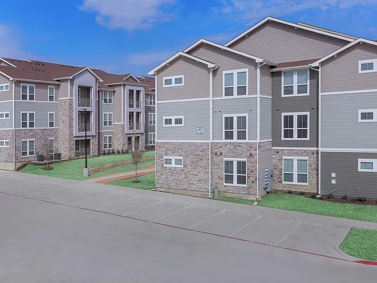 Alton Park Apartments — Photo 8