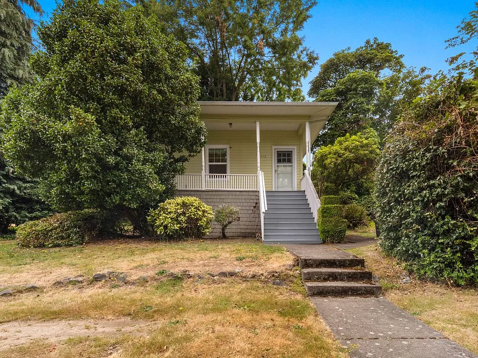 712 SW 3rd Pl