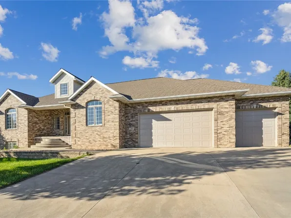 2111 W 4th St, Vinton, IA 52349