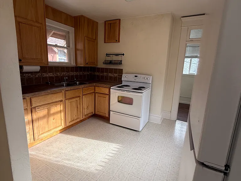 720 N 8th St #4 — Photo 5
