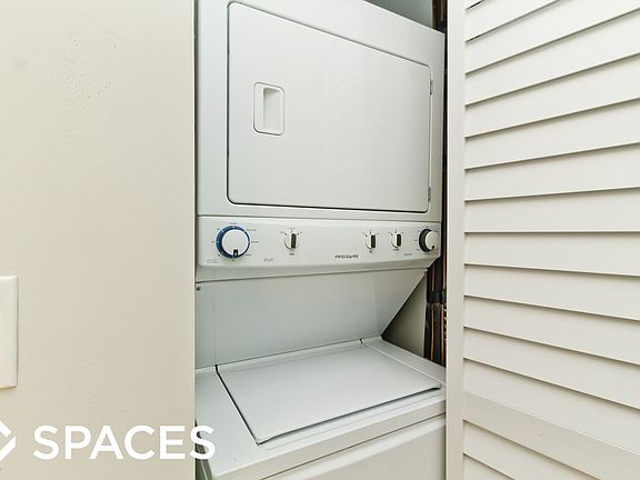 2nd image of 3359 N Southport Ave #Unt4
