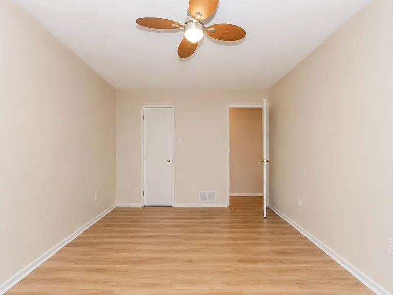 50 Chalmers Dr — Photo 23