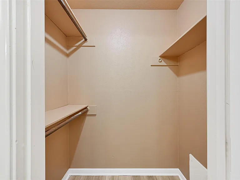 7323 Log View Dr — Photo 10