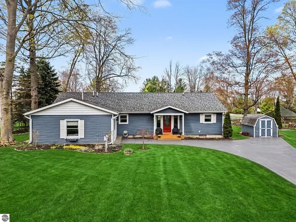 3718 Peninsular Shores Dr, Grawn, MI 49637