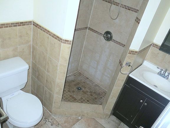 4th image of 3070 Heath Ave