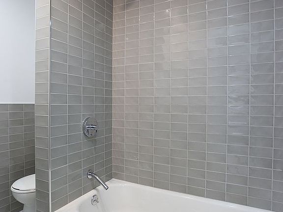 5th image of 256 W 21st St APT 2C