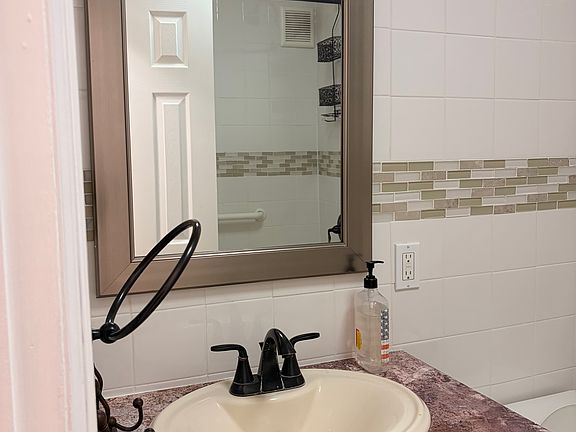 5th image of 5118 111th St Floor 2