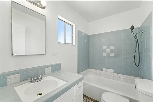 132 W 18th St Photo 1