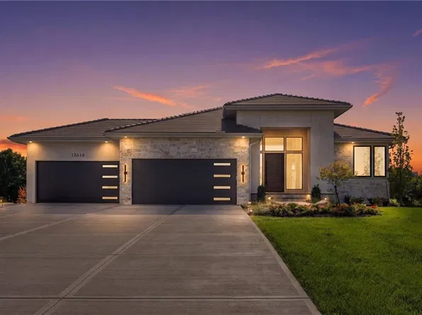 13614 Granada Dr, Leawood, KS 66224