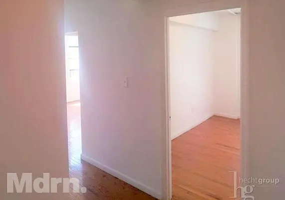 Rented by Mdrn Residential | media 8