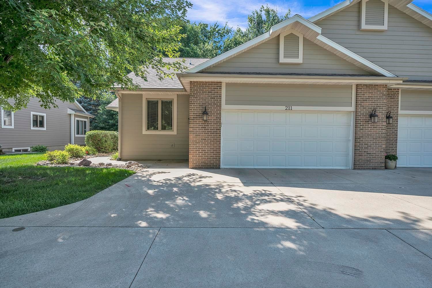 211 Emerald Meadows Dr