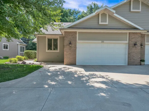 211 Emerald Meadows Dr, Arnolds Park, IA 51331