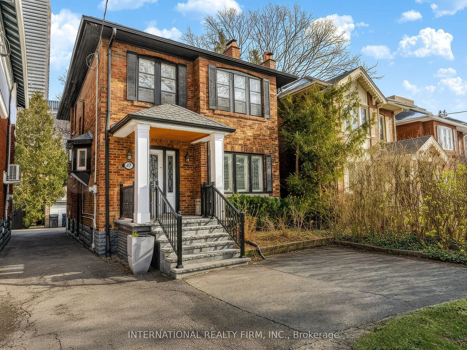 3 bed, $5,800 — Photo 1