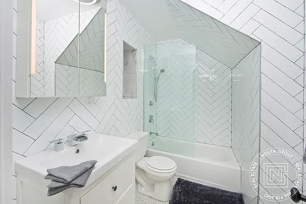 Rented by Nolita Group | media 9