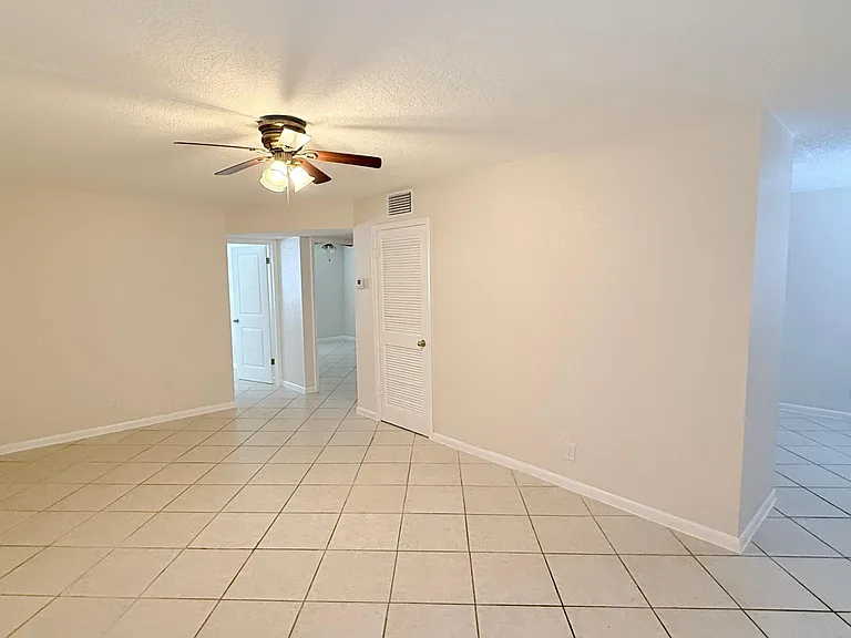501 W Kalmia Dr #2 — Photo 7