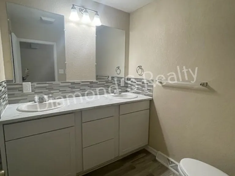 2749 W Buena Vista St — Photo 13