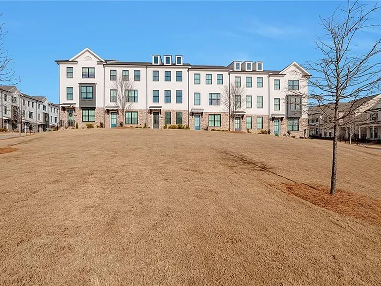 1115 Larkin Dr — Photo 2