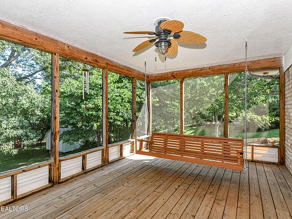 5th image of 2919 W Woodbine Dr