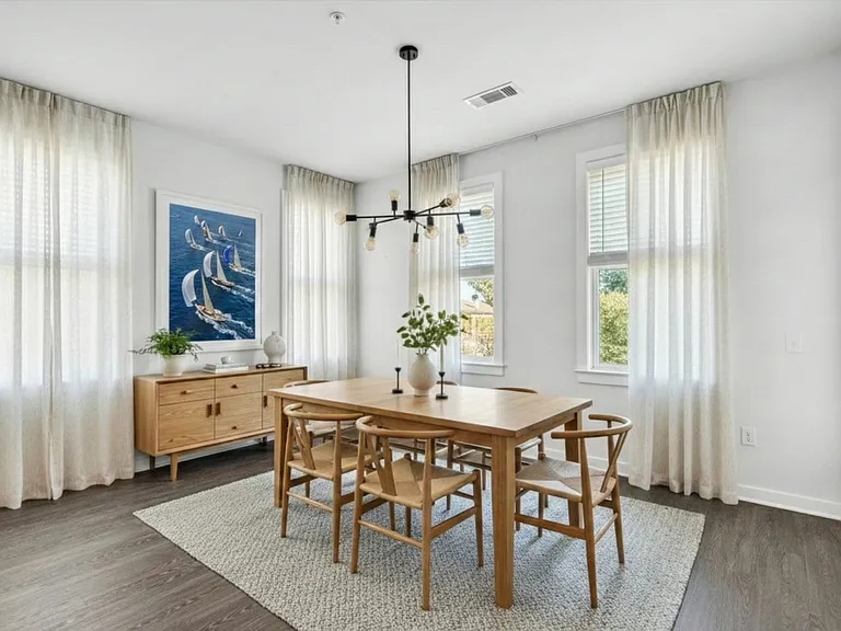 Skylark Apartments — Photo 7