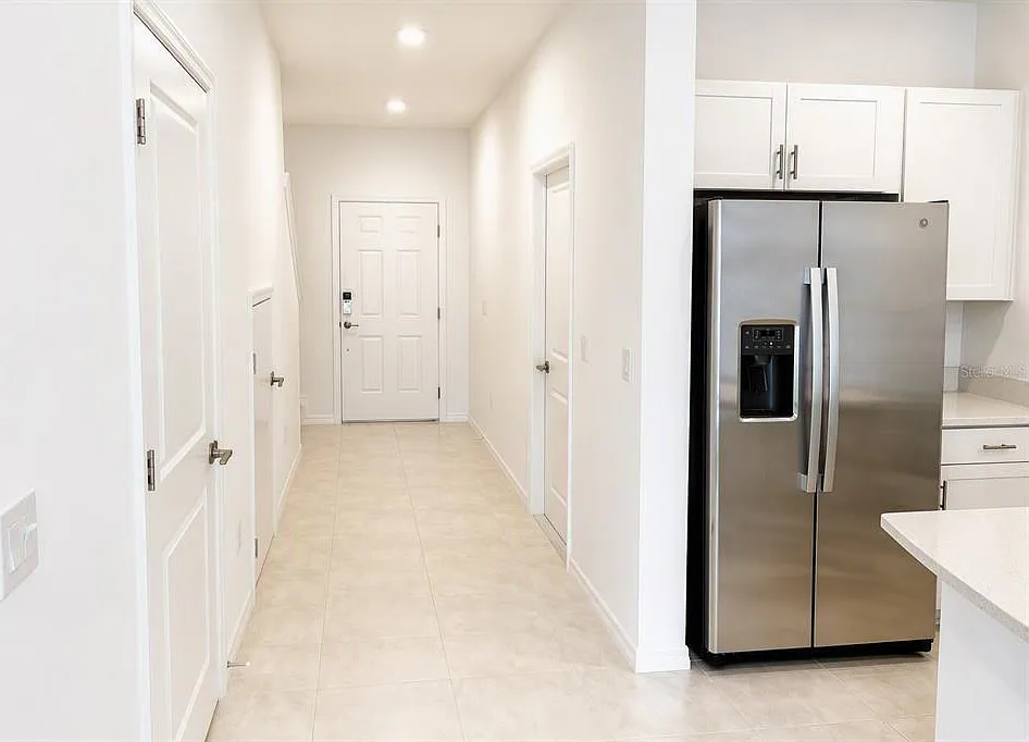 3 bed, 2.5 bath, 1417 sqft, $2,100 — Photo 2
