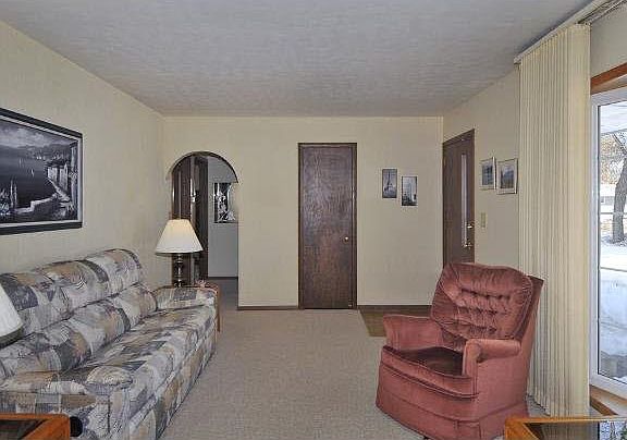 3rd image of 4407 Woodbine Lane N