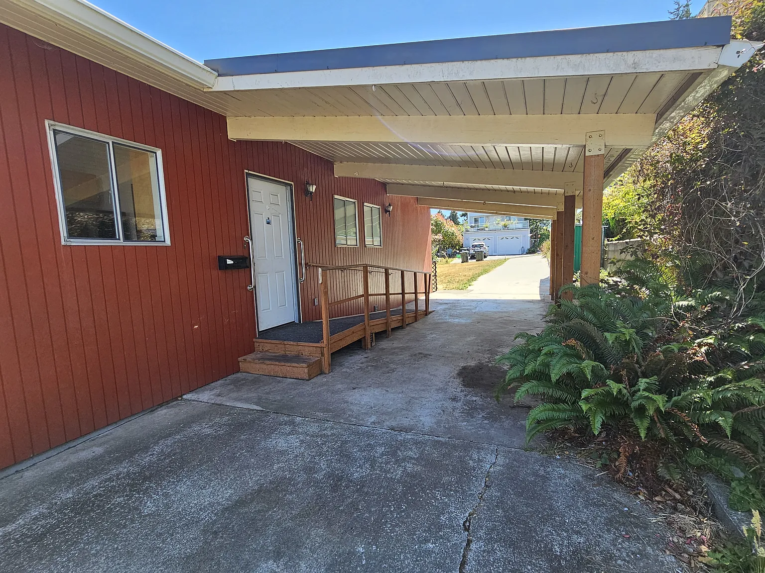 3 bed, 2.5 bath, 2160 sqft, $2,500 — Photo 3