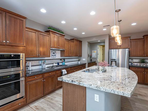3rd image of 1195 E Stronghold Canyon Ln