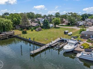 38187 Huron Pointe Dr, Harrison Township, MI 48045