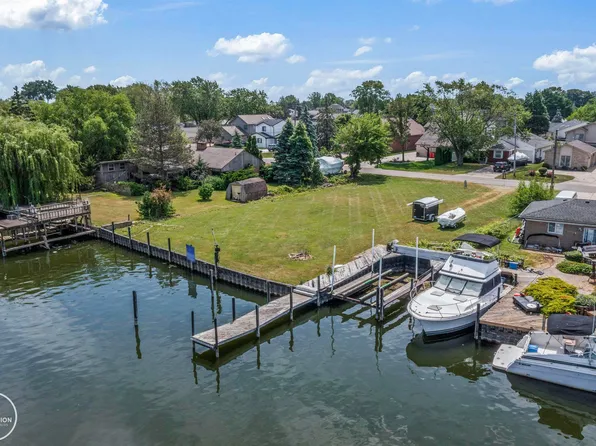 38187 Huron Pointe Dr, Harrison Township, MI 48045