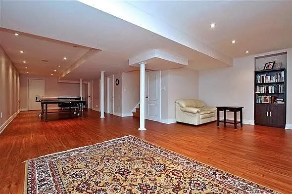 33 Golden Oak Ave — Photo 20