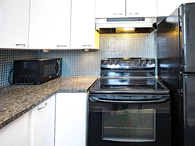 2805 Arlington Blvd — Photo 10