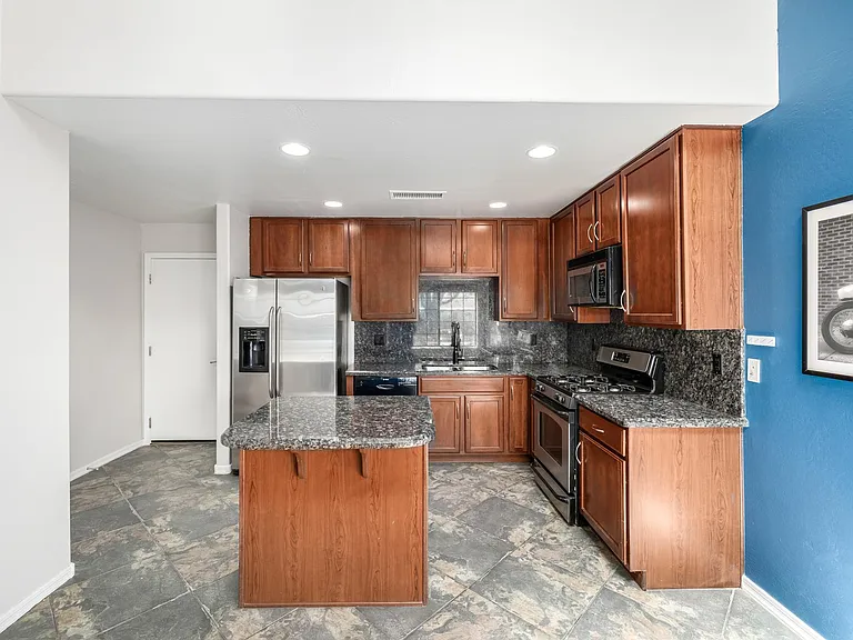3435 E Lance Ln — Photo 7