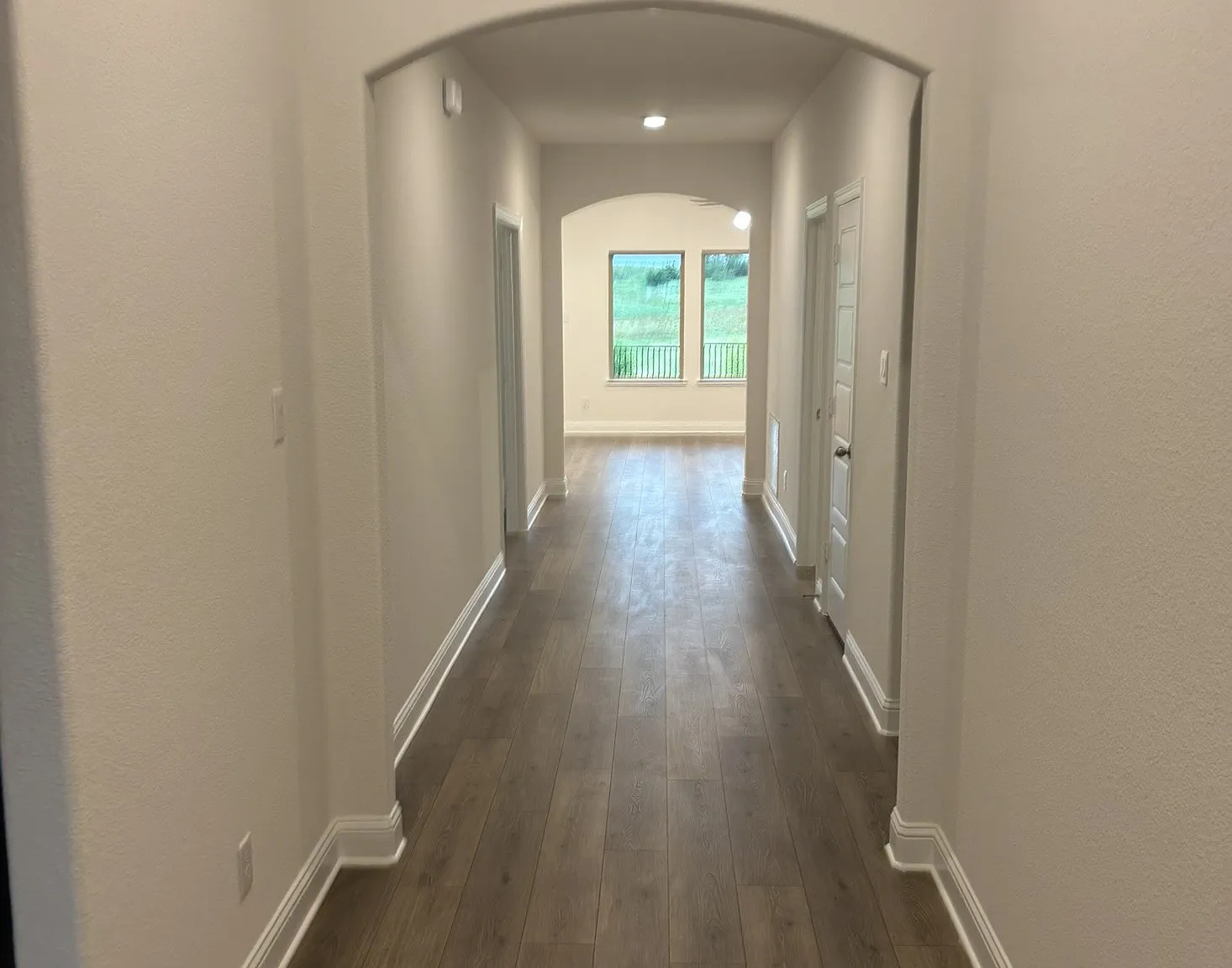 4 bed, 2.5 bath, 2098 sqft, $3,100 — Photo 4